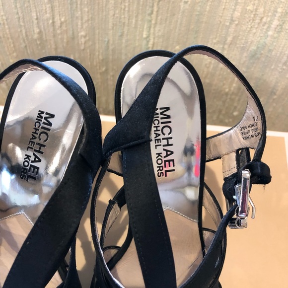 Black satin Michael Kors strappy heel sandals - Picture 4 of 4